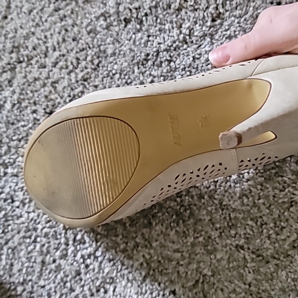 Apt. 9 heels - Picture 3 of 4